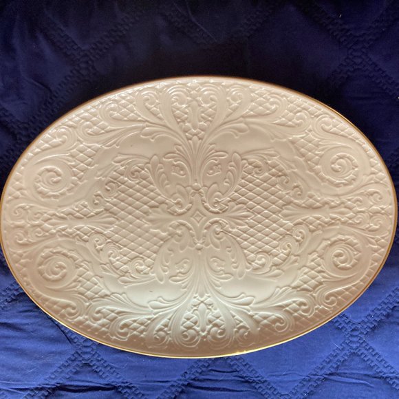 Lenox Serving Platter with gold trim (approx. 16